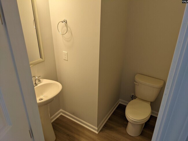 Building Photo - 200 Bluewing Dr