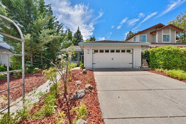 Building Photo - Charming 3-Bed Home in Prime Folsom Locati...