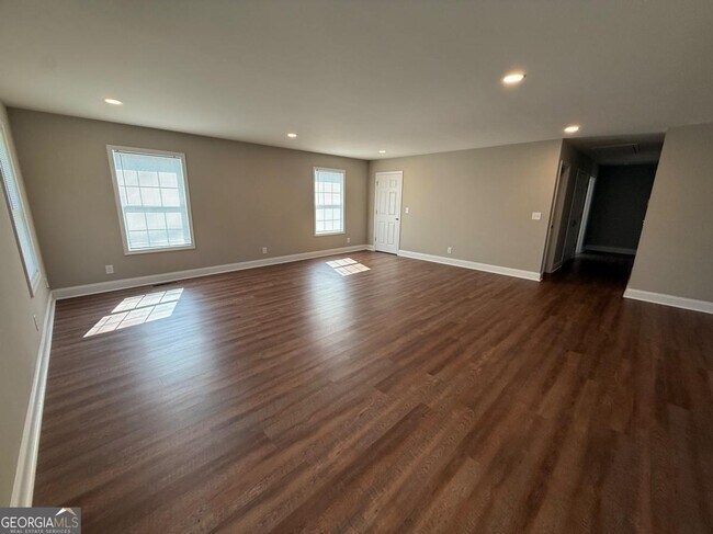 Building Photo - 5915 Maiden Ln