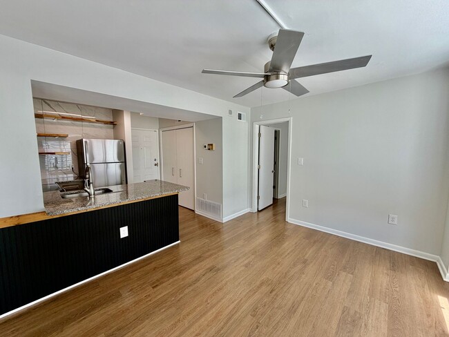 Building Photo - Five Points / USC Campus