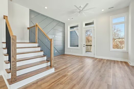 Building Photo - 107 E 9th St