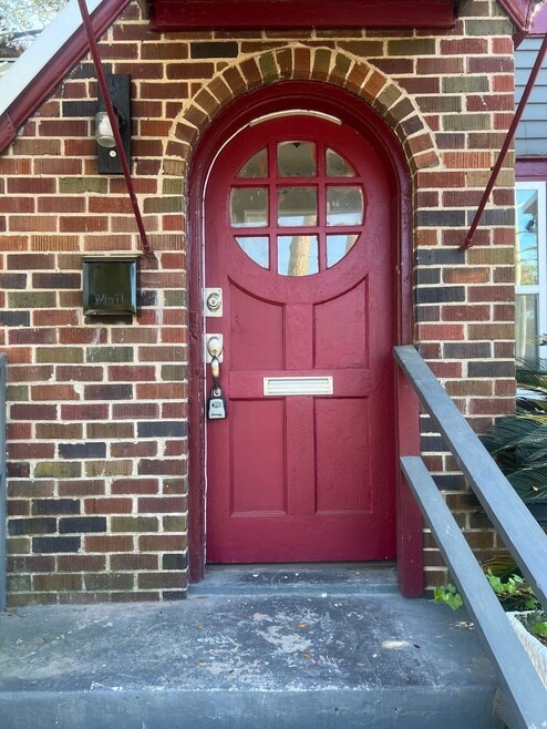 Building Photo - 1301 E 39th St