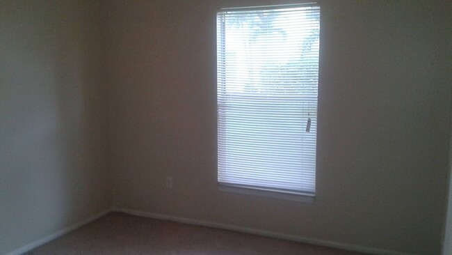 Building Photo - 3651 N Goldenrod Rd