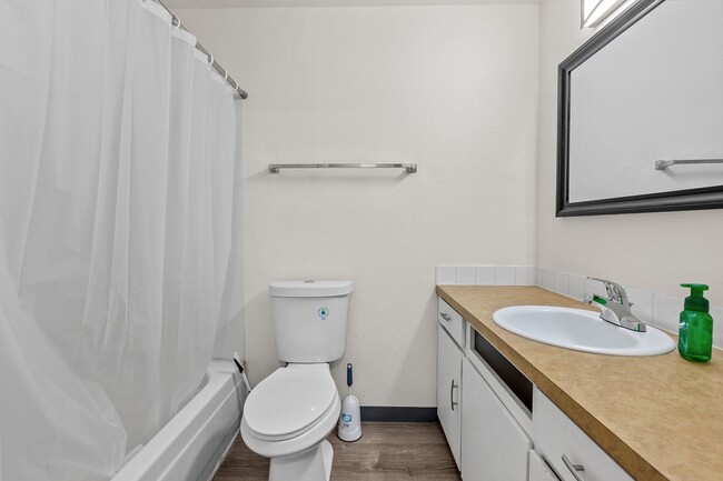 Building Photo - 1212-1214 E Boyd Ave