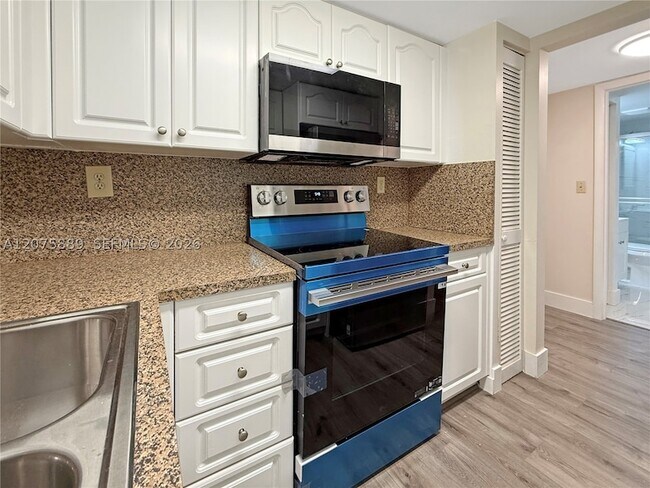 Building Photo - 995 SW 84th Ave