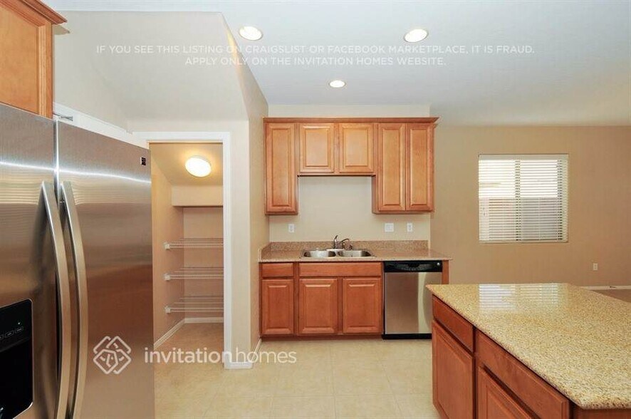 Building Photo - 687 Calamus Palm Pl