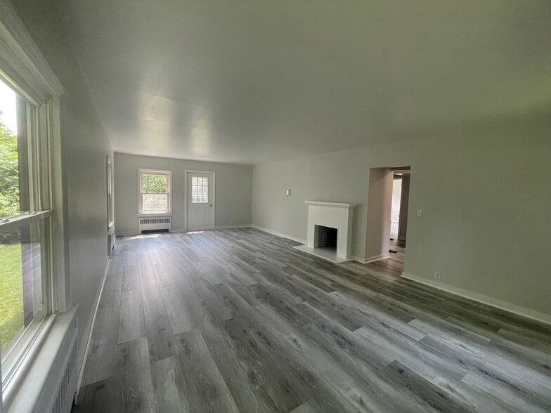 Living room - 10334 Adirondack View Hts