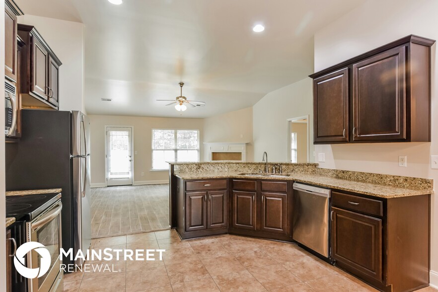 Building Photo - 125 Bermuda Lakes Dr