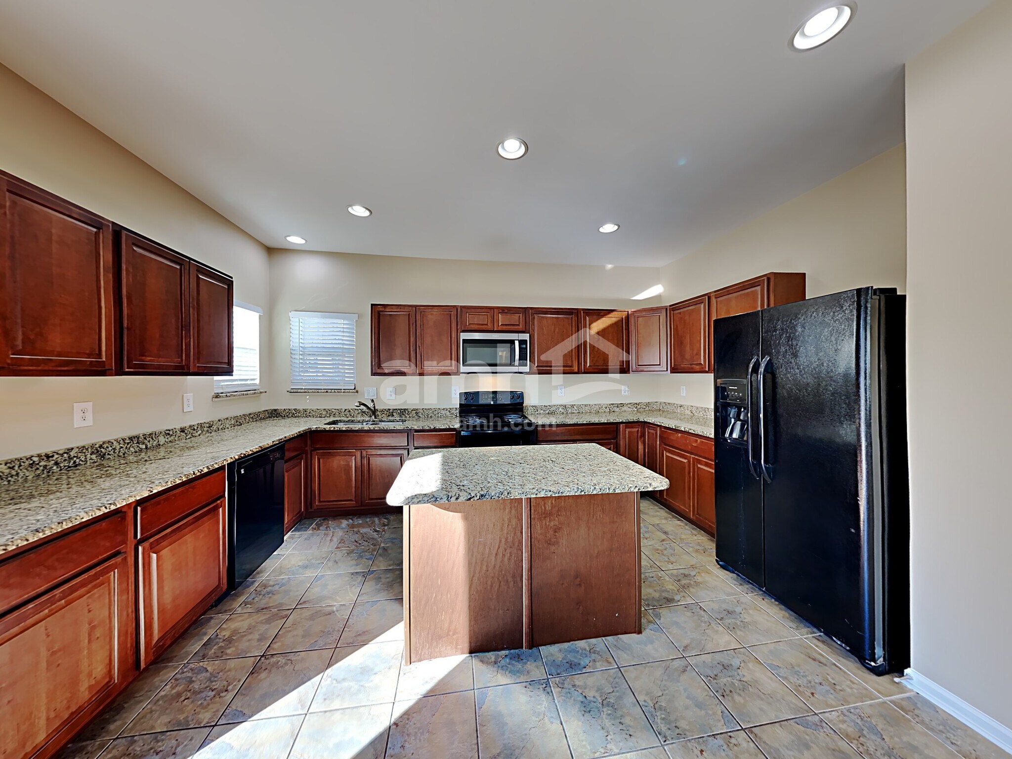 Building Photo - 586 Creek Valley Ct