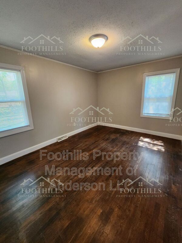 Building Photo - 619 Fairmont Rd