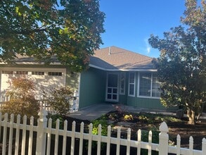 Building Photo - Move in ready three bed/two bath home | Av...