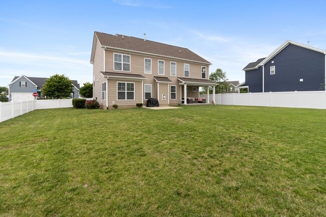 Building Photo - 5 Bedroom 3.5 bath home in Hickory Landing