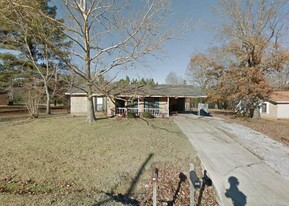 Building Photo - 850 Fernwood Dr