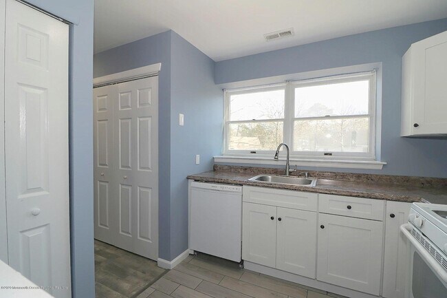 Building Photo - 207 E Winged Foot Ct
