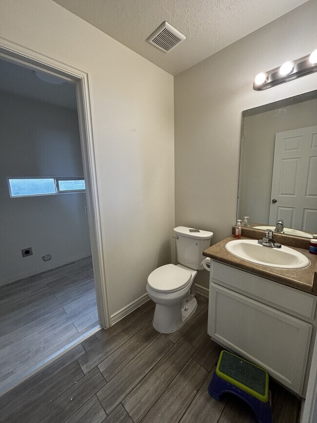 Building Photo - 4815 Levi Ln