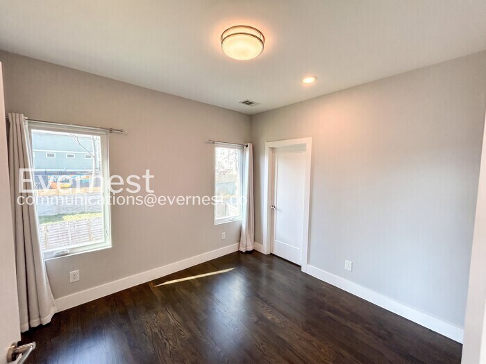 Building Photo - 915 Delmas Ave