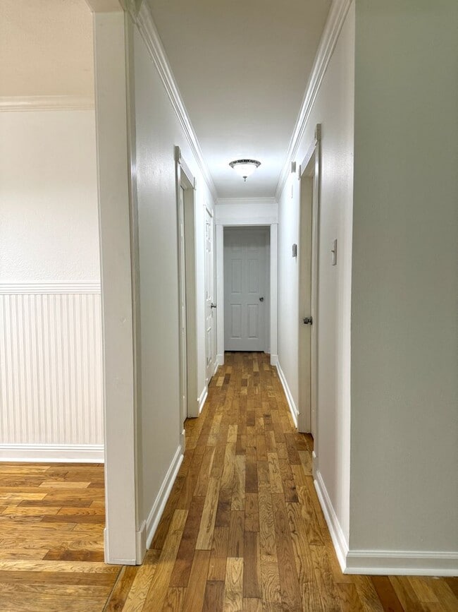 Building Photo - Now Available – Fully Remodeled 3 Bed / 2 ...