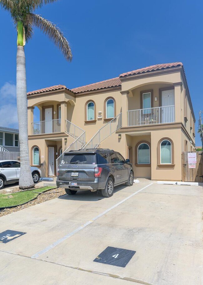 Primary Photo - 130 E Campeche St