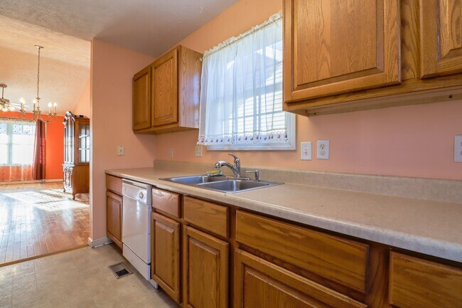 Building Photo - Montgomery- Nova