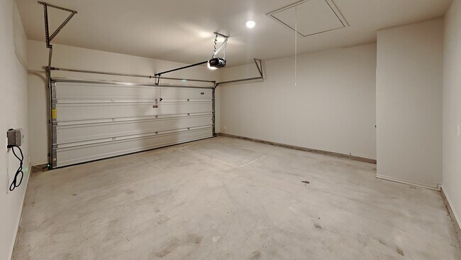 Building Photo - Luxury 3 Bedroom 2 Bathroom Duplex in Piedmont Schools (Neighborhood Park and Basketball Court)-L...