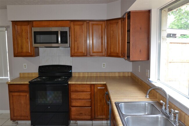 Building Photo - 21327 Park Run Dr
