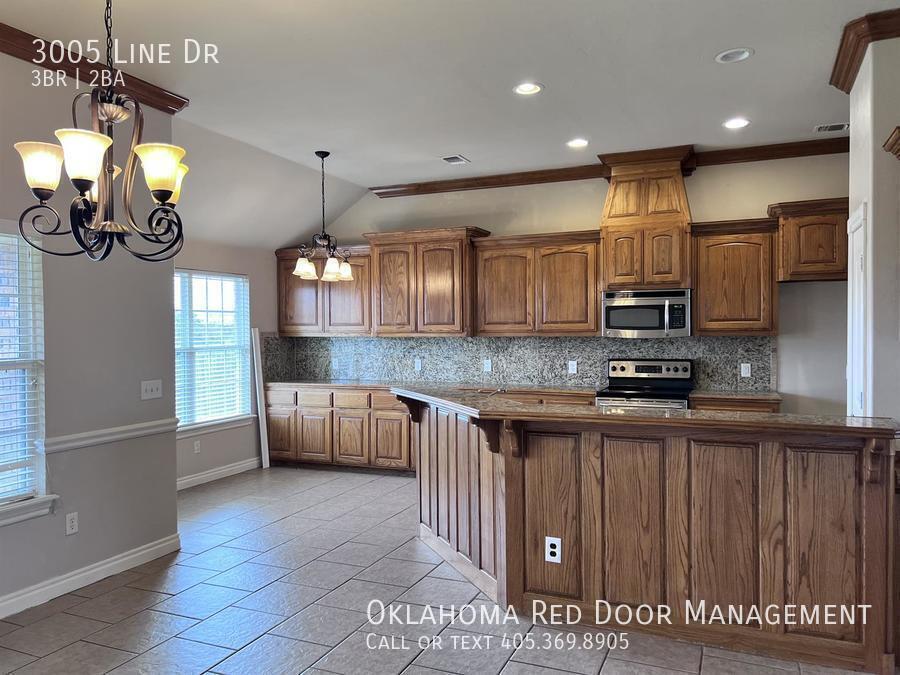 Building Photo - 3005 Line Dr