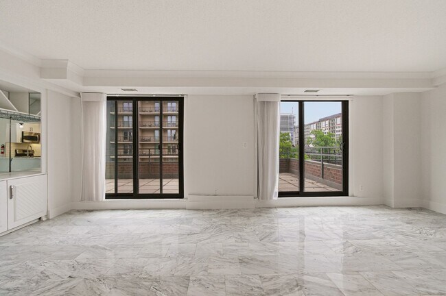 Building Photo - 3 Washington Cir NW