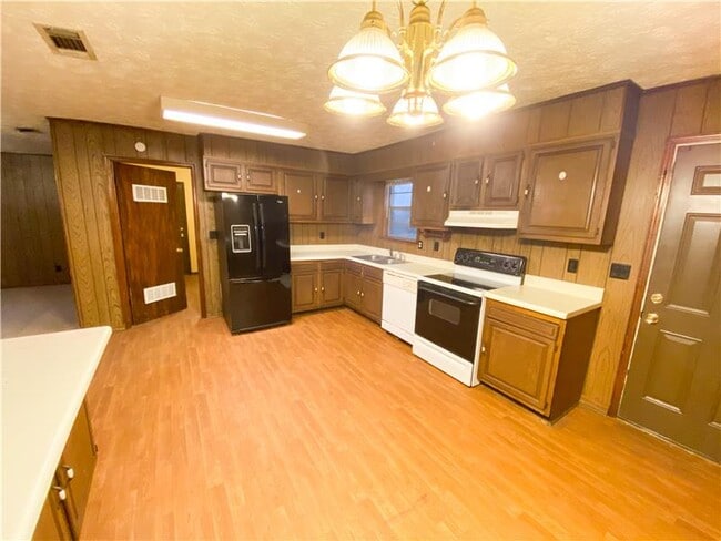 Building Photo - 1205 Crawford Way