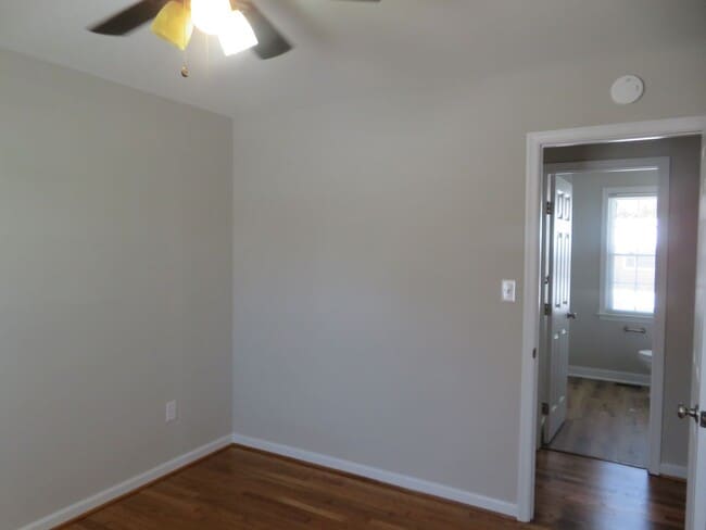 Building Photo - Colonial Heights