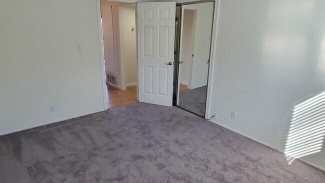 Building Photo - Spacious 2 Bedroom, 1 Bathroom Moraga Condo