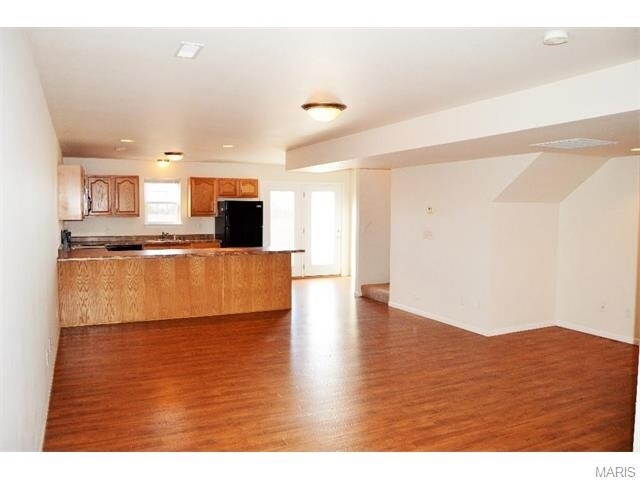 Living Area - 125-131 Andrews Dr