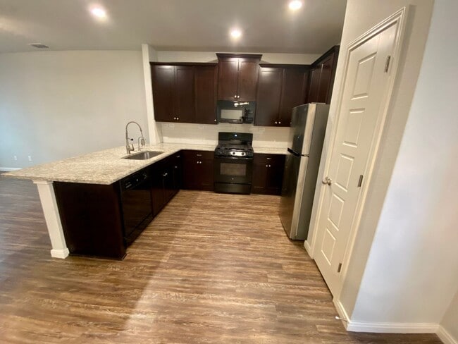 Building Photo - Great space w/ upstairs loft area as well!...