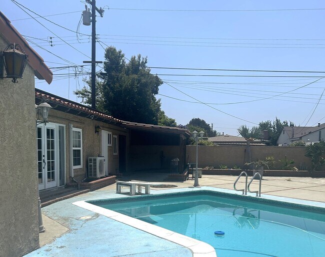 Building Photo - 12712 Downey Ave