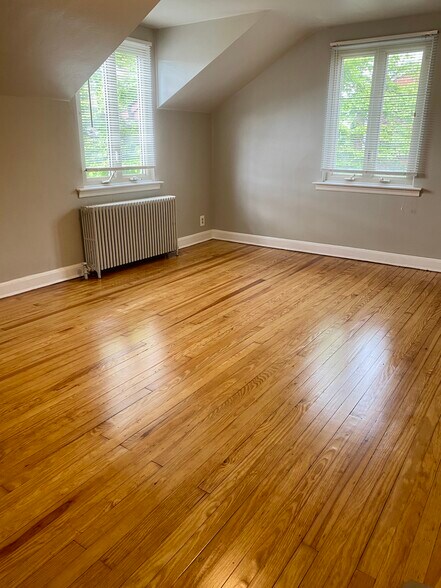 Master bedroom - 1632 Greenleaf St