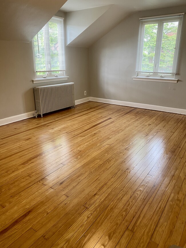 Master bedroom - 1632 Greenleaf St