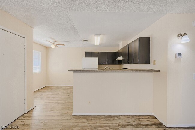 Building Photo - 2745 Jennydiane Dr