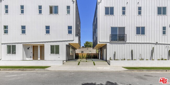 Building Photo - 5050 Cleon Ave