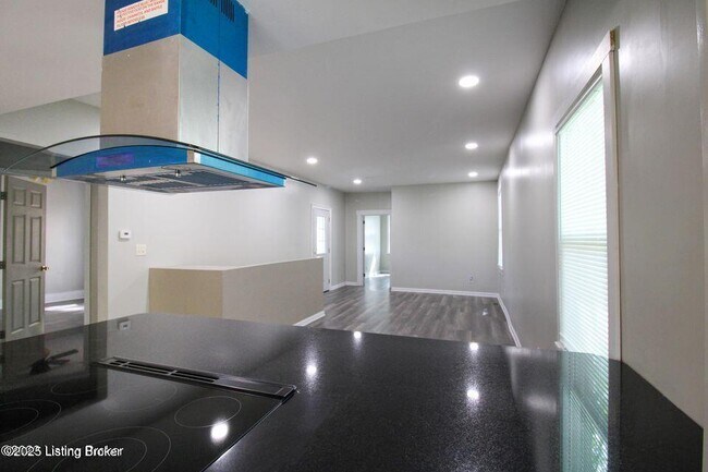 Building Photo - 4608 Cliff Ave