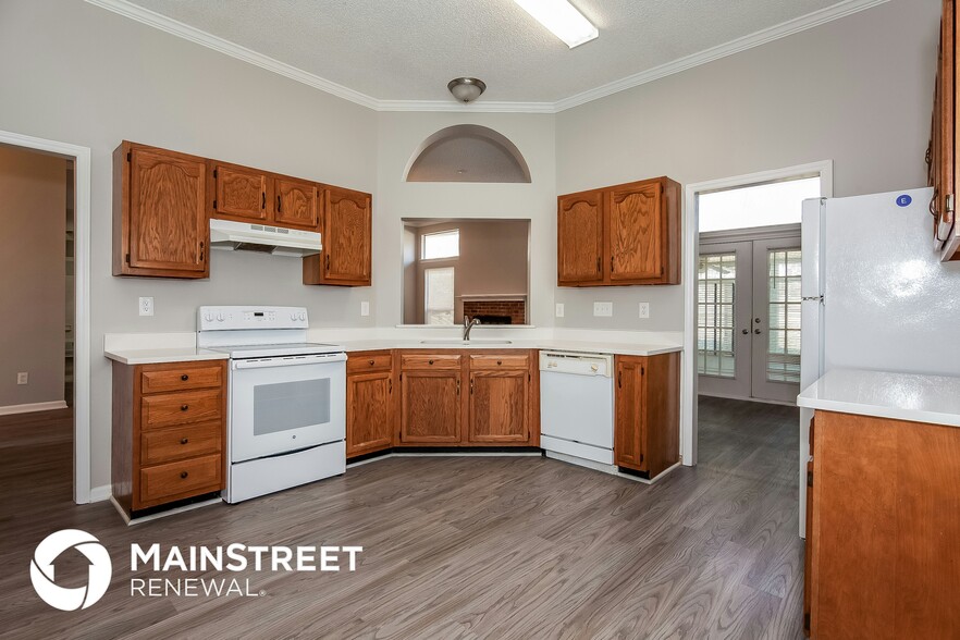 Building Photo - 10300 Northwoods Forest Dr