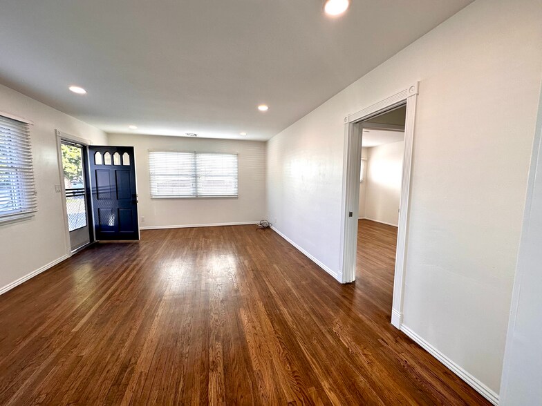 Building Photo - 10662 Shoshone Ave