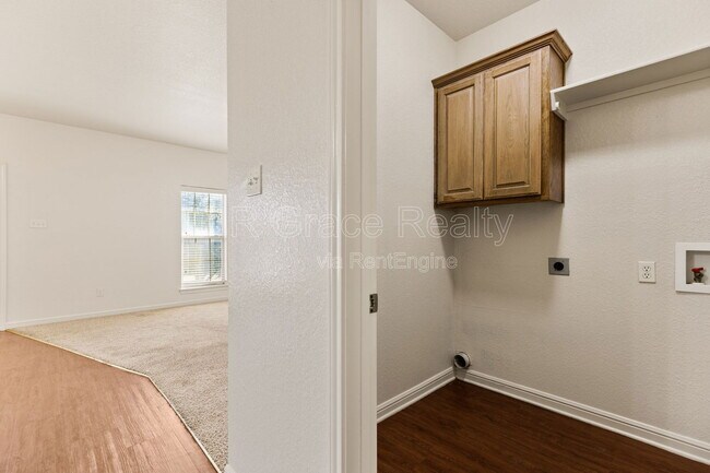 Building Photo - 10005 Amber Cir