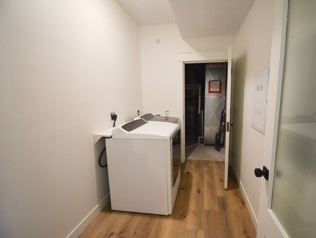 Building Photo - 1204 2nd Ave NW