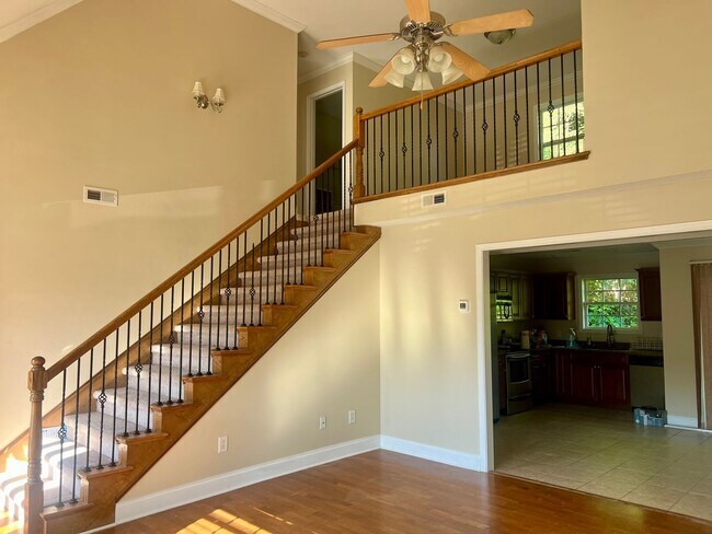 Building Photo - 3 bedroom + loft & 2.5 bedroom  in gated community