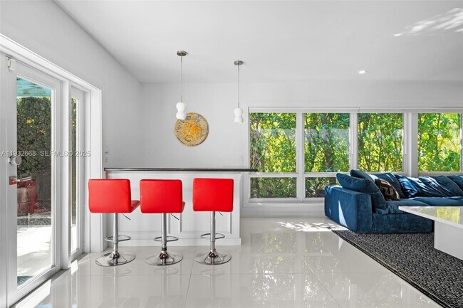 Building Photo - 5055 N Bay Rd