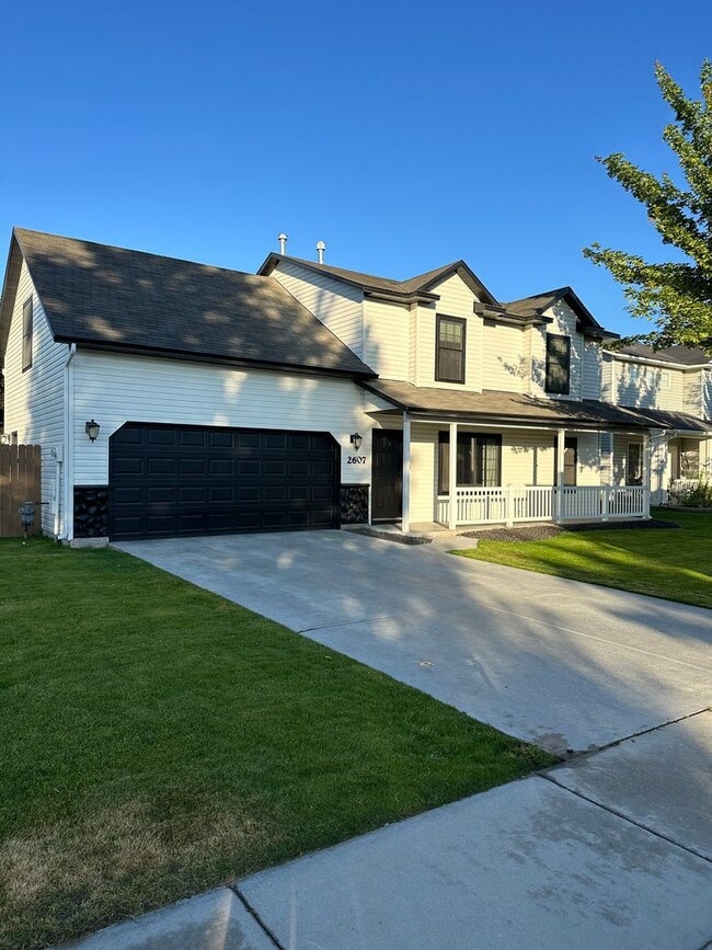 Building Photo - Beautiful 4 bedroom, 2.5 bath home