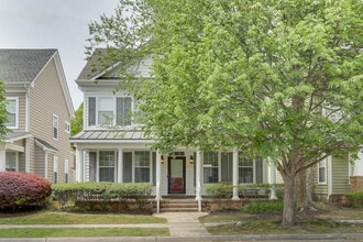 Building Photo - 528 Normandy St