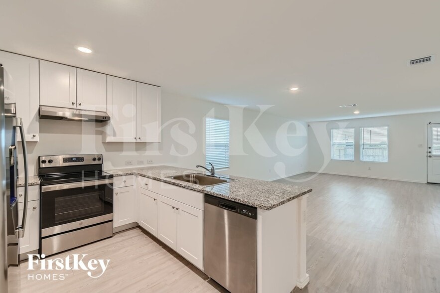 Building Photo - 3945 Far Horizon