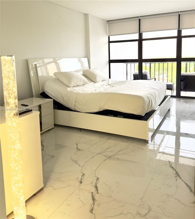 Building Photo - 400 Leslie Dr