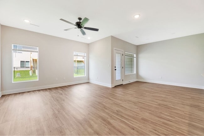 Building Photo - 1121 N Joye St