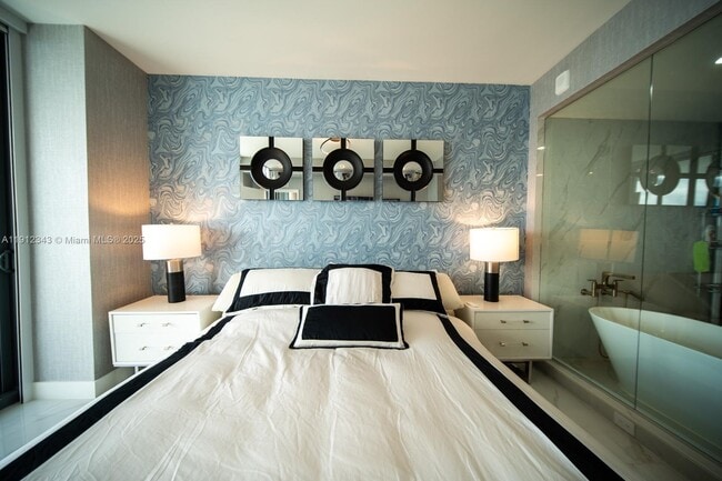 Building Photo - 700 NE 24th St